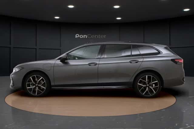 Volkswagen Passat (2025) thumbnail 6