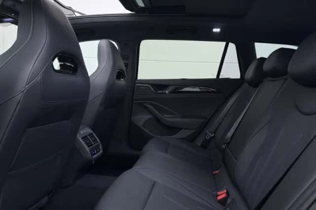 Volkswagen Passat (2025) thumbnail 7