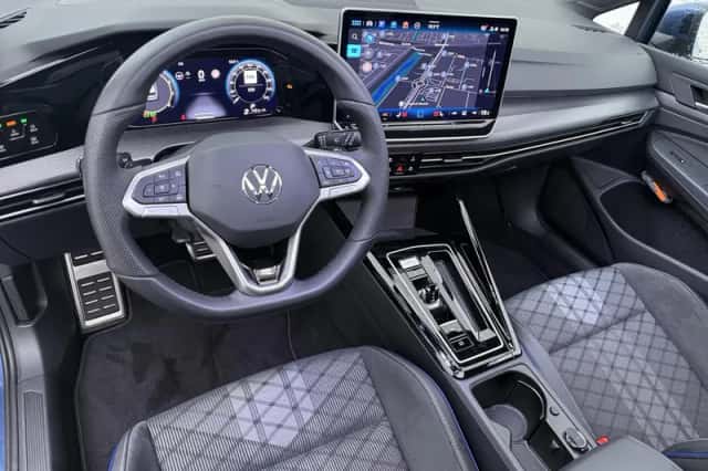Volkswagen Golf (2025) thumbnail 3