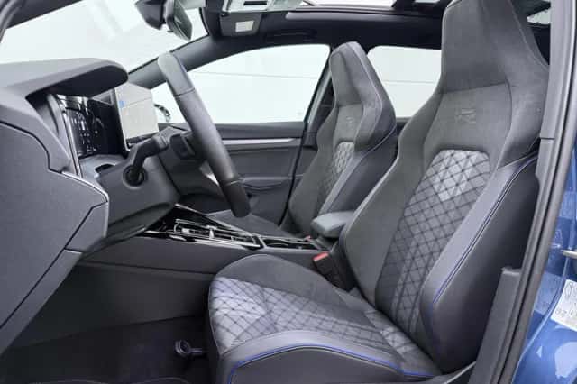Volkswagen Golf (2025) thumbnail 4