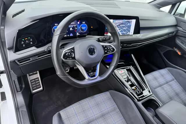 Volkswagen Golf (2022) thumbnail 3