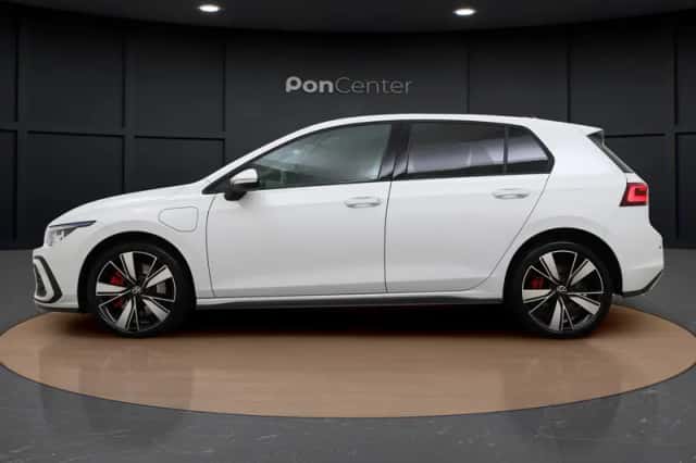 Volkswagen Golf (2022) thumbnail 6