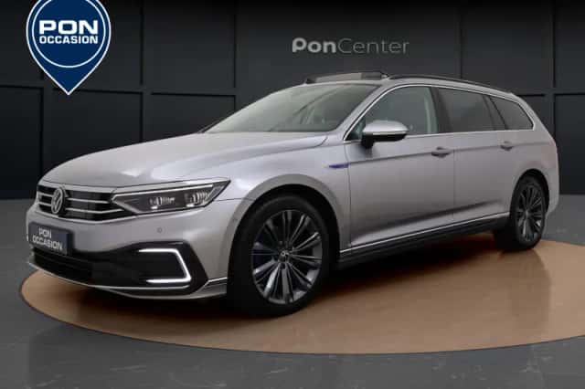 Volkswagen Passat (2023) thumbnail 1