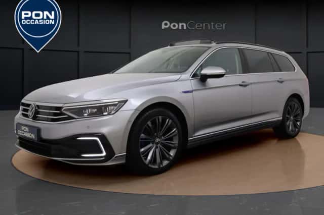 Volkswagen Passat (2023) thumbnail 2