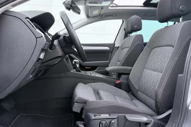 Volkswagen Passat (2023) thumbnail 4