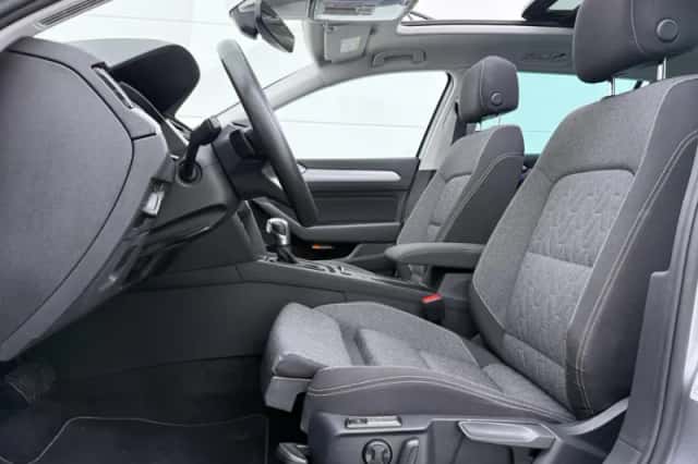 Volkswagen Passat (2023) thumbnail 5