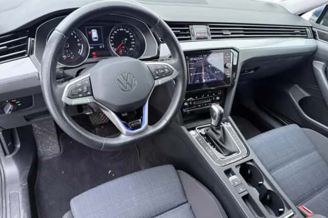 Volkswagen Passat (2021) thumbnail 4