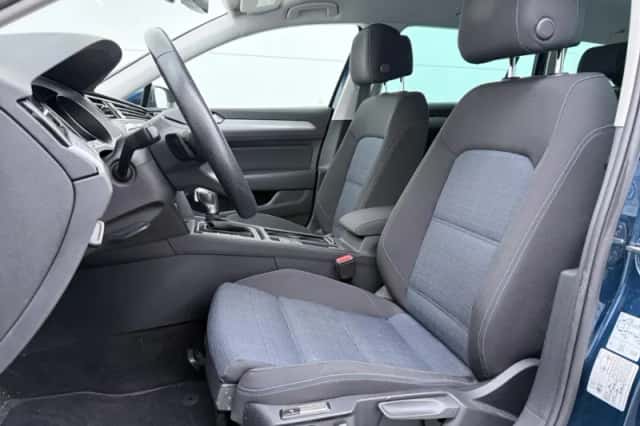 Volkswagen Passat (2021) thumbnail 5