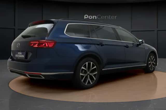 Volkswagen Passat (2021) thumbnail 6