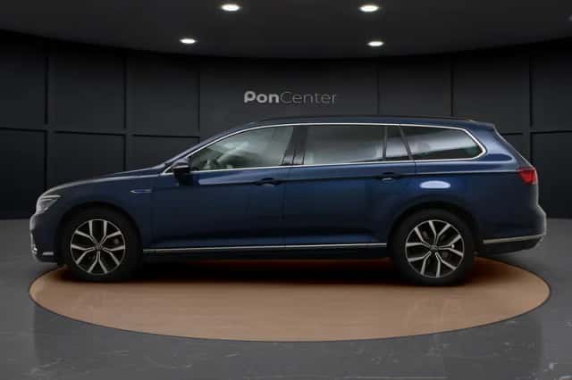 Volkswagen Passat (2021) thumbnail 6