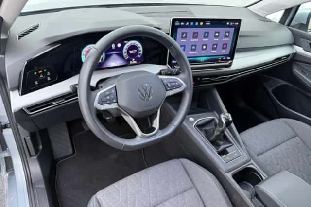 Volkswagen Golf (2024) thumbnail 4