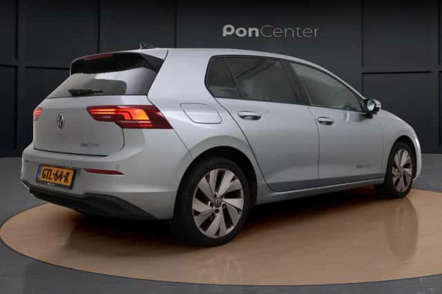 Volkswagen Golf (2024) thumbnail 5