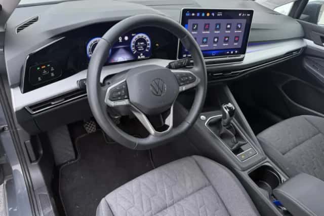 Volkswagen Golf (2024) thumbnail 4