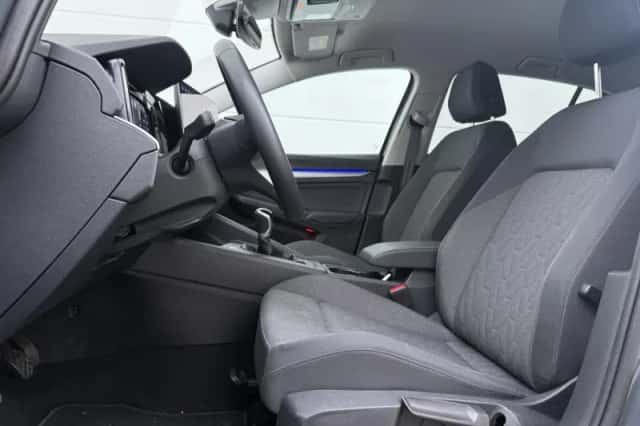 Volkswagen Golf (2024) thumbnail 5
