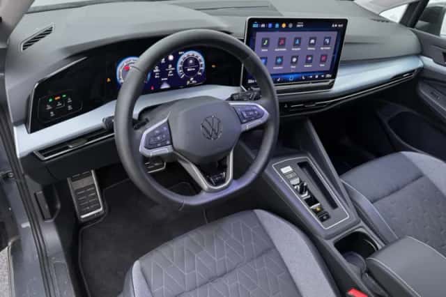 Volkswagen Golf (2025) thumbnail 4