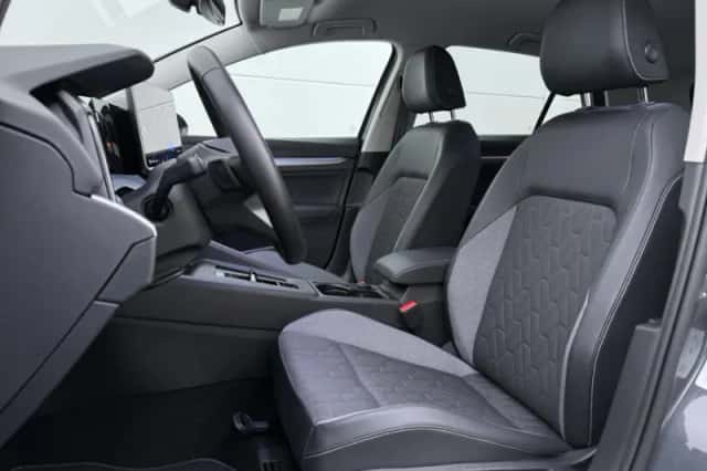 Volkswagen Golf (2025) thumbnail 4