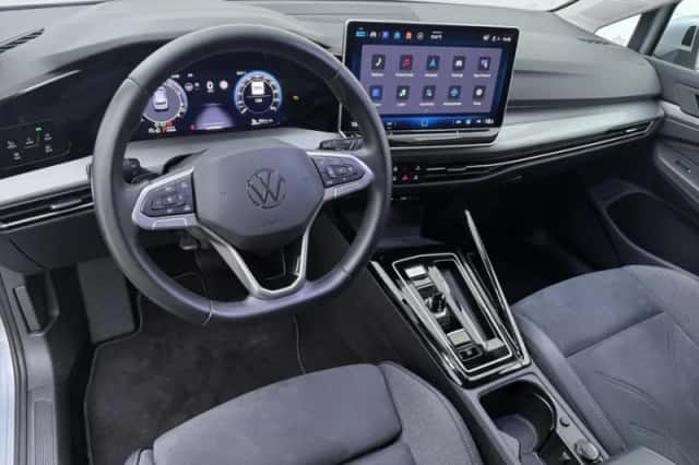 Volkswagen Golf (2025) thumbnail 4