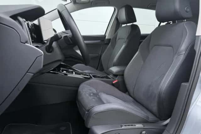 Volkswagen Golf (2025) thumbnail 5