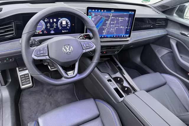 Volkswagen Passat (2025) thumbnail 3