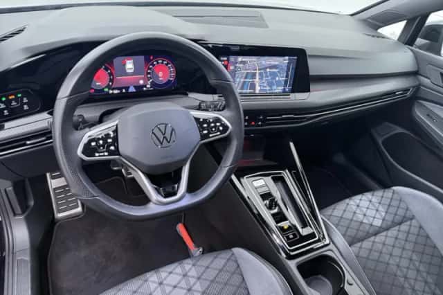 Volkswagen Golf (2023) thumbnail 4