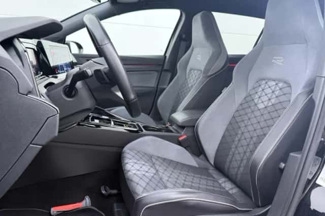 Volkswagen Golf (2023) thumbnail 5