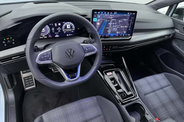 Volkswagen Golf (2025) thumbnail 4