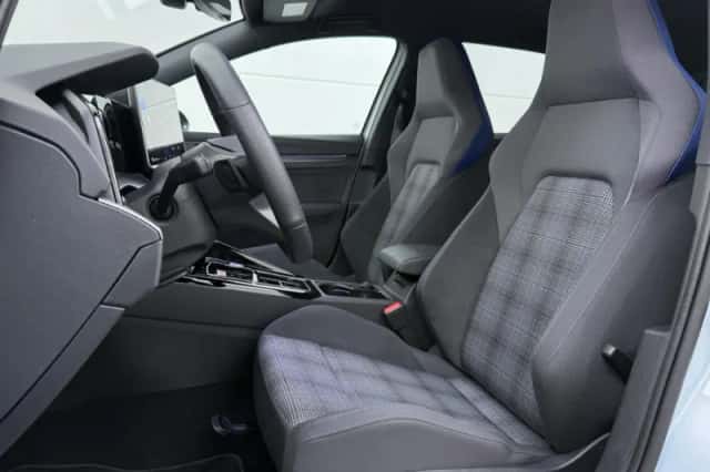 Volkswagen Golf (2025) thumbnail 5
