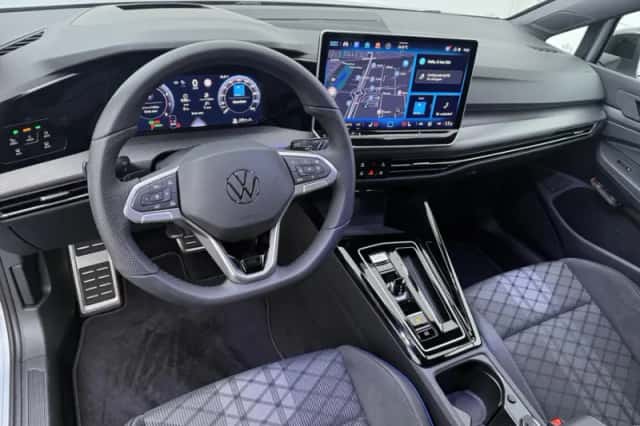 Volkswagen Golf (2026) thumbnail 4