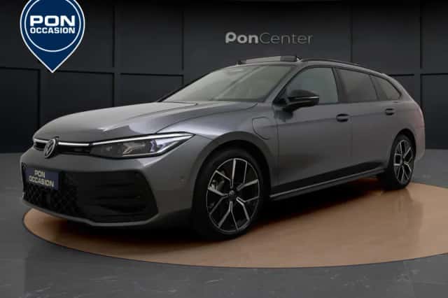 Volkswagen Passat (2025) thumbnail 1