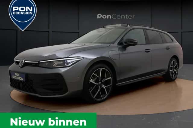 Volkswagen Passat (2025) thumbnail 1