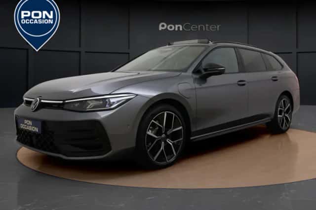 Volkswagen Passat (2025) thumbnail 2