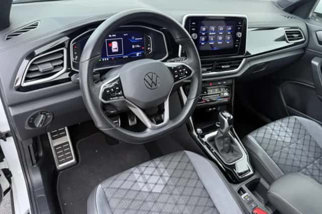 Volkswagen T-Roc (2023) thumbnail 4