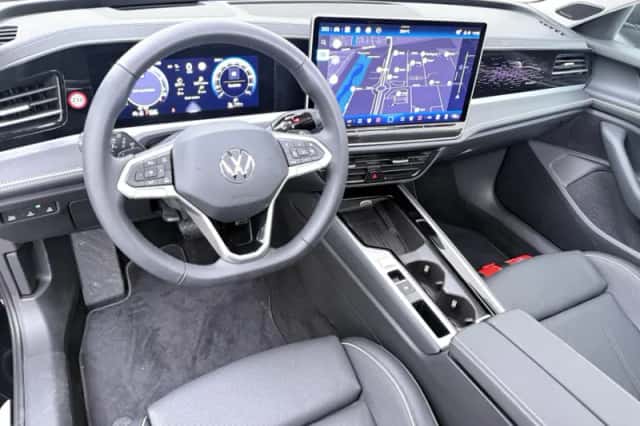 Volkswagen Passat (2025) thumbnail 4