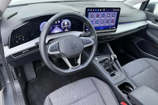 Volkswagen Golf (2024) thumbnail 4