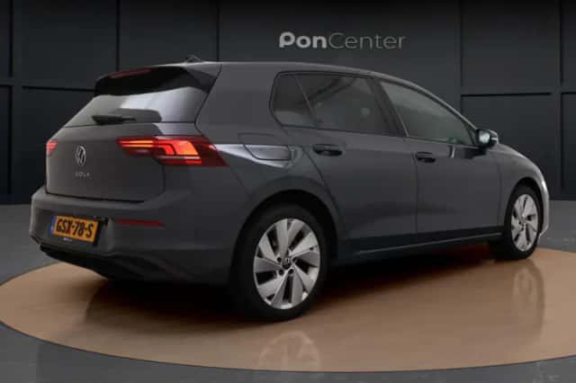 Volkswagen Golf (2024) thumbnail 6