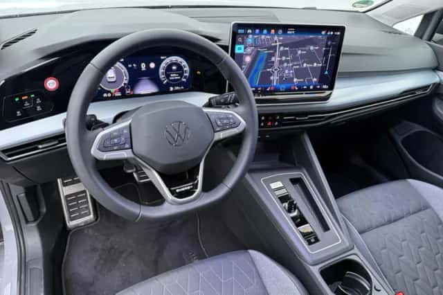 Volkswagen Golf (2026) thumbnail 4