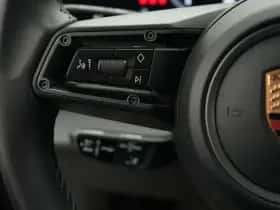 Porsche Taycan (2025) thumbnail 38