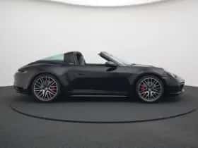 Porsche 911 (2021) thumbnail 2