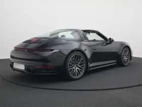 Porsche 911 (2021) thumbnail 3