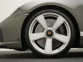 Porsche 911 (2025) thumbnail 13