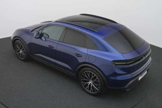 Porsche Macan (2026) thumbnail 3