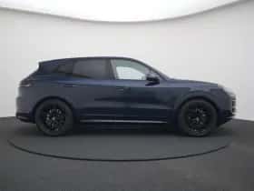 Porsche Cayenne (2024) thumbnail 2