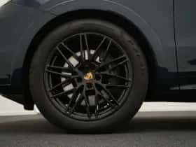Porsche Cayenne (2024) thumbnail 4