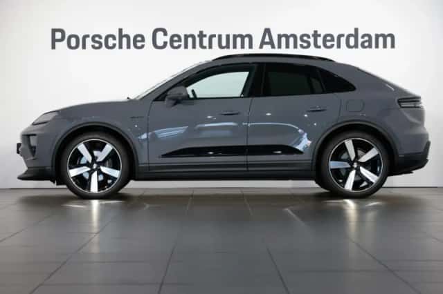 Porsche Macan (2025) thumbnail 2