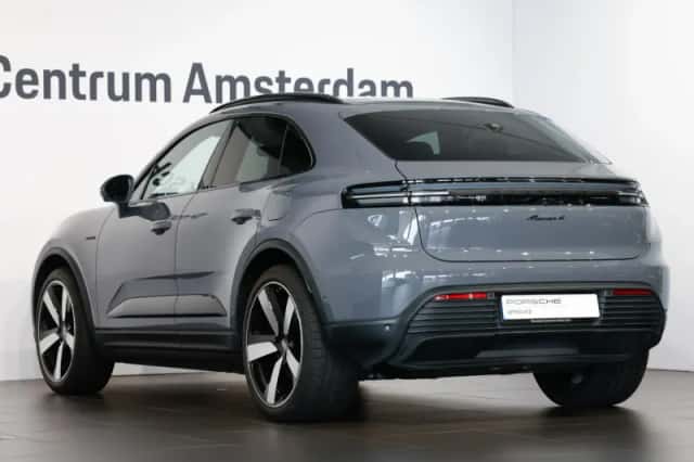 Porsche Macan (2025) thumbnail 3