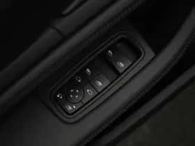 Porsche Taycan (2024) thumbnail 16