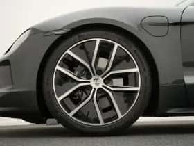 Porsche Taycan (2024) thumbnail 4