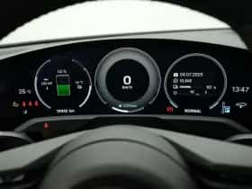 Porsche Taycan (2024) thumbnail 31