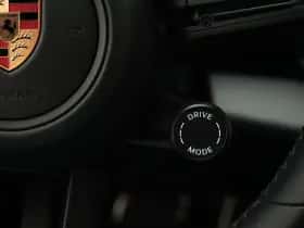 Porsche Taycan (2024) thumbnail 38