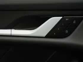 Porsche Taycan (2024) thumbnail 18